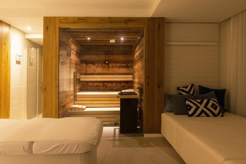 a bedroom with a sauna with a bed and a tub at Hotel Shuum Boutique - Destigo Hotels in Kołobrzeg