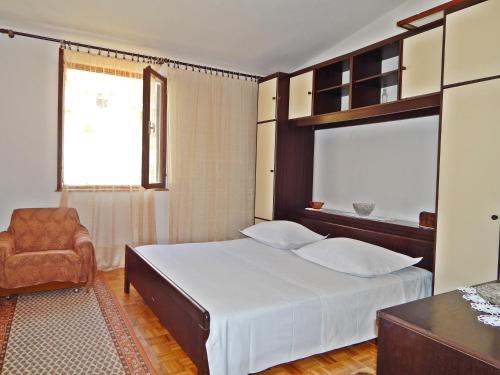 Giường trong phòng chung tại Apartment Kovačić
