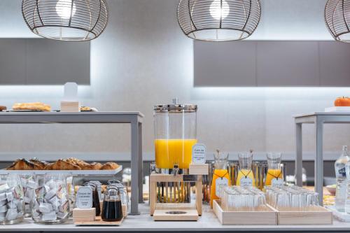 a buffet with orange juice and pastries on a table at Hotel Santa Cruz in Cangas de Onís