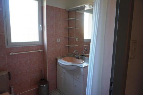 ビスカロッスにある250 AVENUE FERNAND LAFFARGUE -023のバスルーム(洗面台、鏡付)
