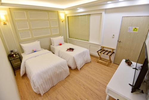 Una cama o camas en una habitación de Migo Hotel