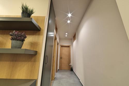 a hallway with a stairwell leading to a door at The Residence 649 in An Naqqāsh