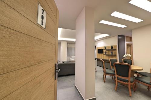 a door in a room with a table and chairs at The Residence 649 in An Naqqāsh