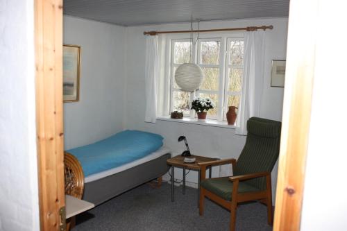 Una cama o camas en una habitación de Holmehuset Bed & Breakfast