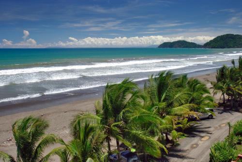 Beach sa o malapit sa aparthotel