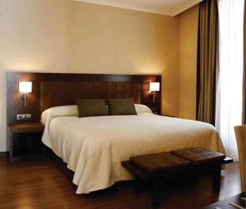 מיטה או מיטות בחדר ב-Hotel Villa de Aranda