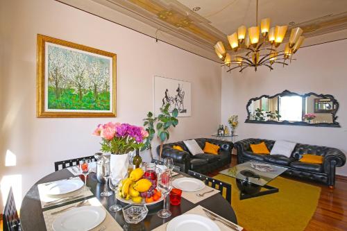 Gallery image of Appartamento Belvedere in Gardone Riviera