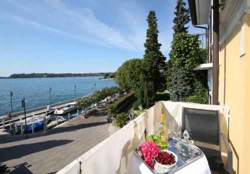 Gallery image of Appartamento Belvedere in Gardone Riviera