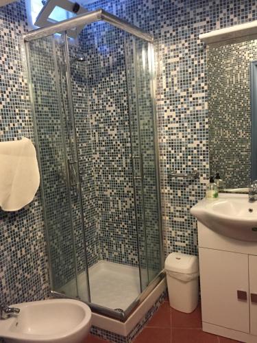 a bathroom with a shower and a toilet and a sink at B&B Ca' da Lina in Deiva Marina