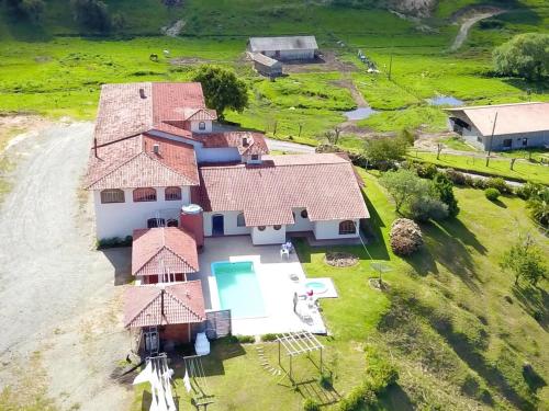 an aerial view of a house with a yard at Pousada Fazenda da Invernada in Urubici