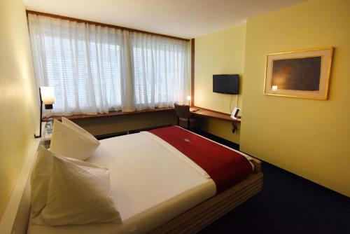 En eller flere senger på et rom på Hotel Dufour