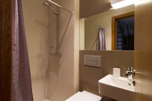 Koupelna v ubytování Duplex Pombal