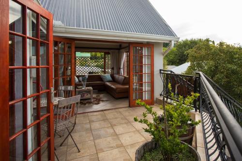 Μπαλκόνι ή βεράντα στο The Browns' Luxury Suites & Cottage