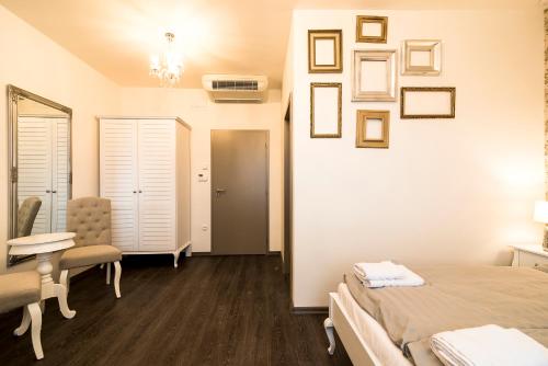 a bedroom with a bed and a desk and a mirror at Penzion Pumpion in Valtice