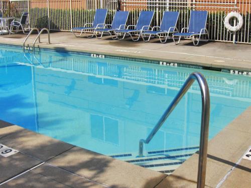 Swimmingpoolen hos eller tæt på Extended Stay America Suites - Columbia - Northwest Harbison