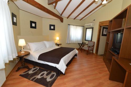 Postel nebo postele na pokoji v ubytování Howard Johnson Hotel Rinconada de Los Andes