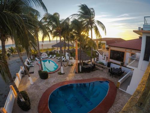 Bazén v ubytování Hotel Villa Murano nebo v jeho okolí