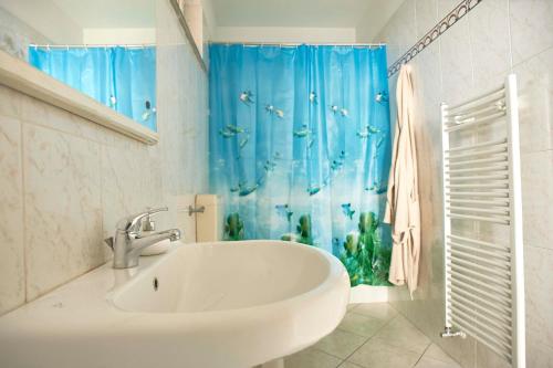 Bathroom sa Casa Mare Blu codice CITRA OO9O34 LT 1168