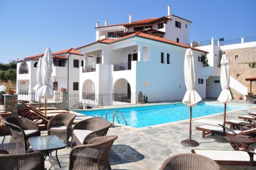 Bazén v ubytování Yalis Hotel nebo v jeho okolí