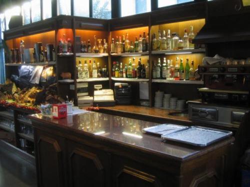 a bar with a lot of bottles of alcohol at Hotel Il Granaio in Porto Mantovano