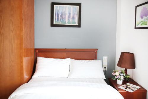 Ένα ή περισσότερα κρεβάτια σε δωμάτιο στο V-Studio Apartment 3