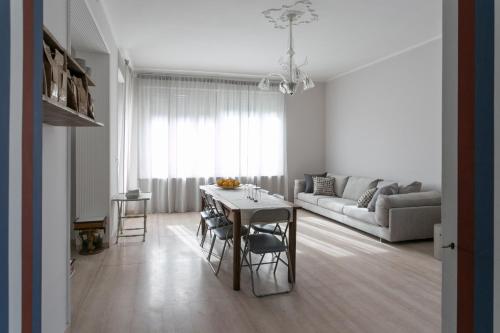 a living room with a table and a couch at Boulevard 900 in Revello