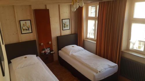 Säng eller sängar i ett rum på Hotel-Restaurant Goldenes Lamm
