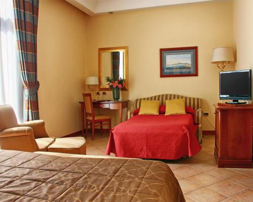 Postel nebo postele na pokoji v ubytování Le Cheminée Business Hotel Napoli