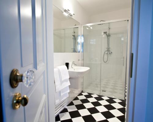 Koupelna v ubytování Crystal Suites Chez Helena