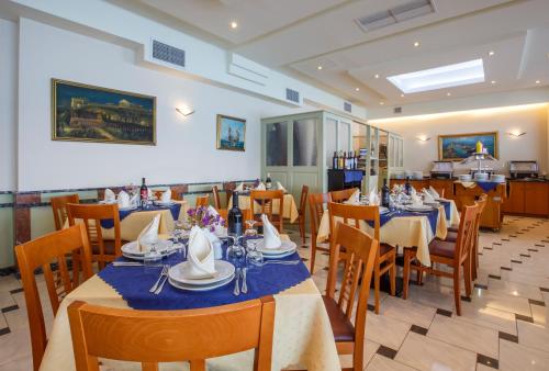 Ресторан / где поесть в Hotel Tolo