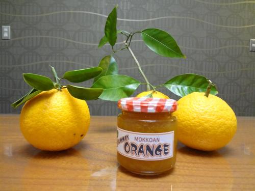 two oranges and a jar of orange jam on a table at Mokkoan in Tokyo
