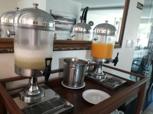 Makanan di atau berdekatan hotel