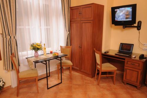 a living room with a table and chairs and a television at Budapest Museum Central in Budapest