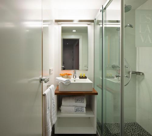 Bathroom sa Apartamentos Eslava