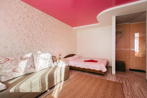 a bedroom with a bed and a shower in a room at Apartamenty Svetlica Krylova 69a in Novosibirsk