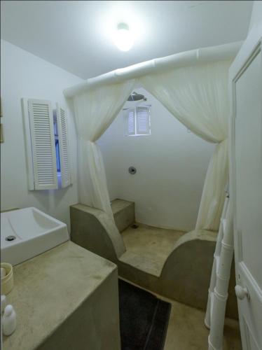 Ένα μπάνιο στο The Beachhouse