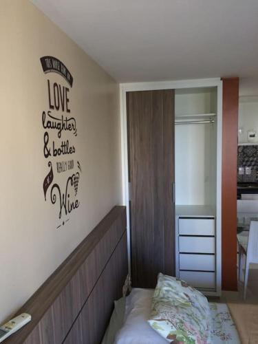 a bedroom with a bed and a sign on the wall at Victory Flat Intermares in Cabedelo