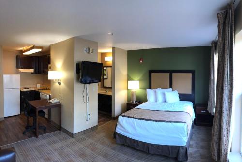 Llit o llits en una habitació de Extended Stay America Suites - Austin - North Central