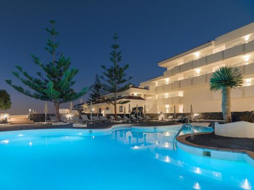 Bazén v ubytování H10 Taburiente Playa nebo v jeho okolí