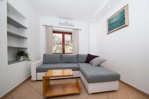a living room with a couch and a table at Villa Makarana Apartments in Makarska