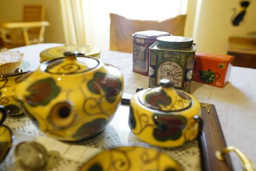 a group of vases sitting on a table at La casa di Zia Mimina in Civitella Casanova
