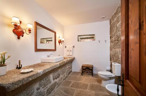 Phòng tắm tại Casa da Portela de Sampriz