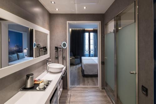 Kylpyhuone majoituspaikassa Catalonia Gran Via BCN