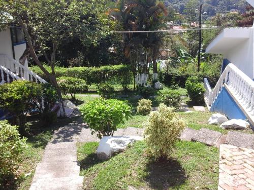 Κήπος έξω από το Hotel Villa Paz
