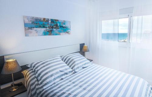 A bed or beds in a room at Apartamento Marina