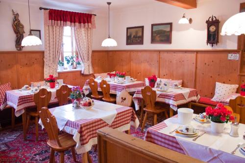 Un restaurant sau alt loc unde se poate mânca la Hotel Schneider-Gössl