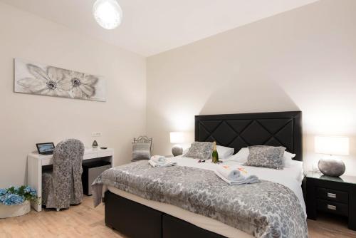 a bedroom with a large bed and a desk at PRIMA Life Spalato in Split