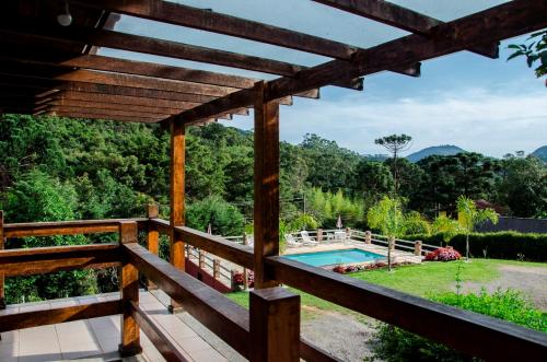 Pemandangan gunung umum atau pemandangan gunung yang diambil dari rumah tamu ini