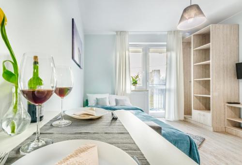 a dining room with a table with wine glasses at Apartamenty Novomiejska 17 in Lublin