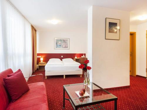 Una cama o camas en una habitación de Andante Hotel Erding